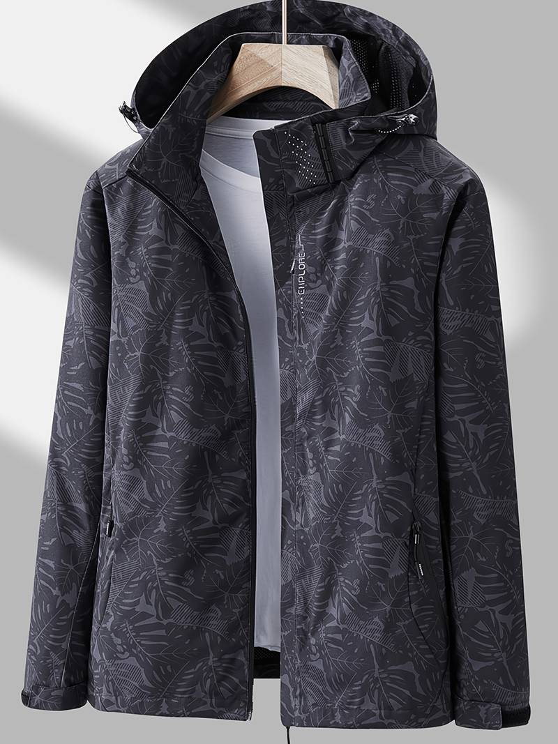 Amara Regenjacke mit Kapuze in Schwarz mit Blätterprint, Vorderansicht