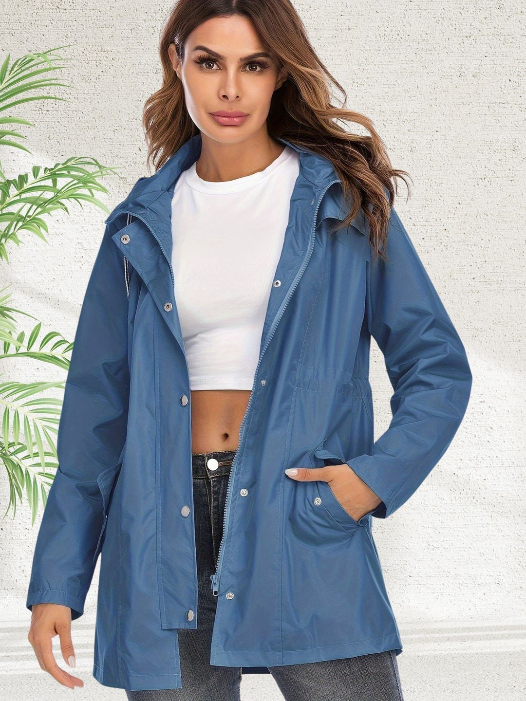 Amelie Regenjacke in Blau, Vorderansicht offen getragen