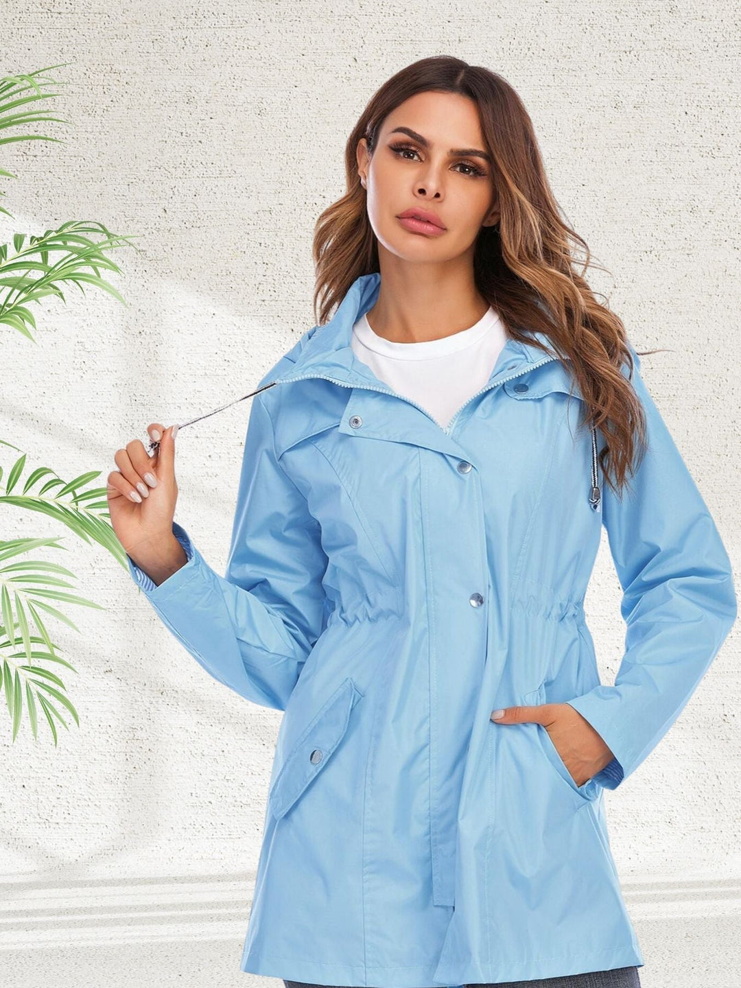Amelie Regenjacke in Hellblau, Nahaufnahme Kragen und Reissverschluss
