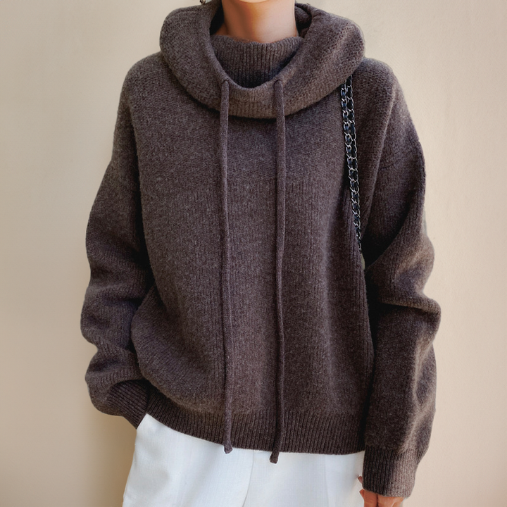 Britta oversized Cowl-Neck Hoodie in Braun mit Kettentasche