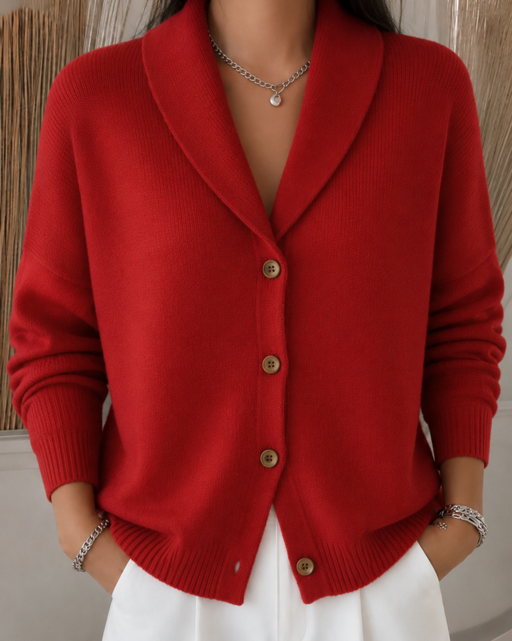 Coralie Button Collar Strickjacke in Rot, Vorderansicht