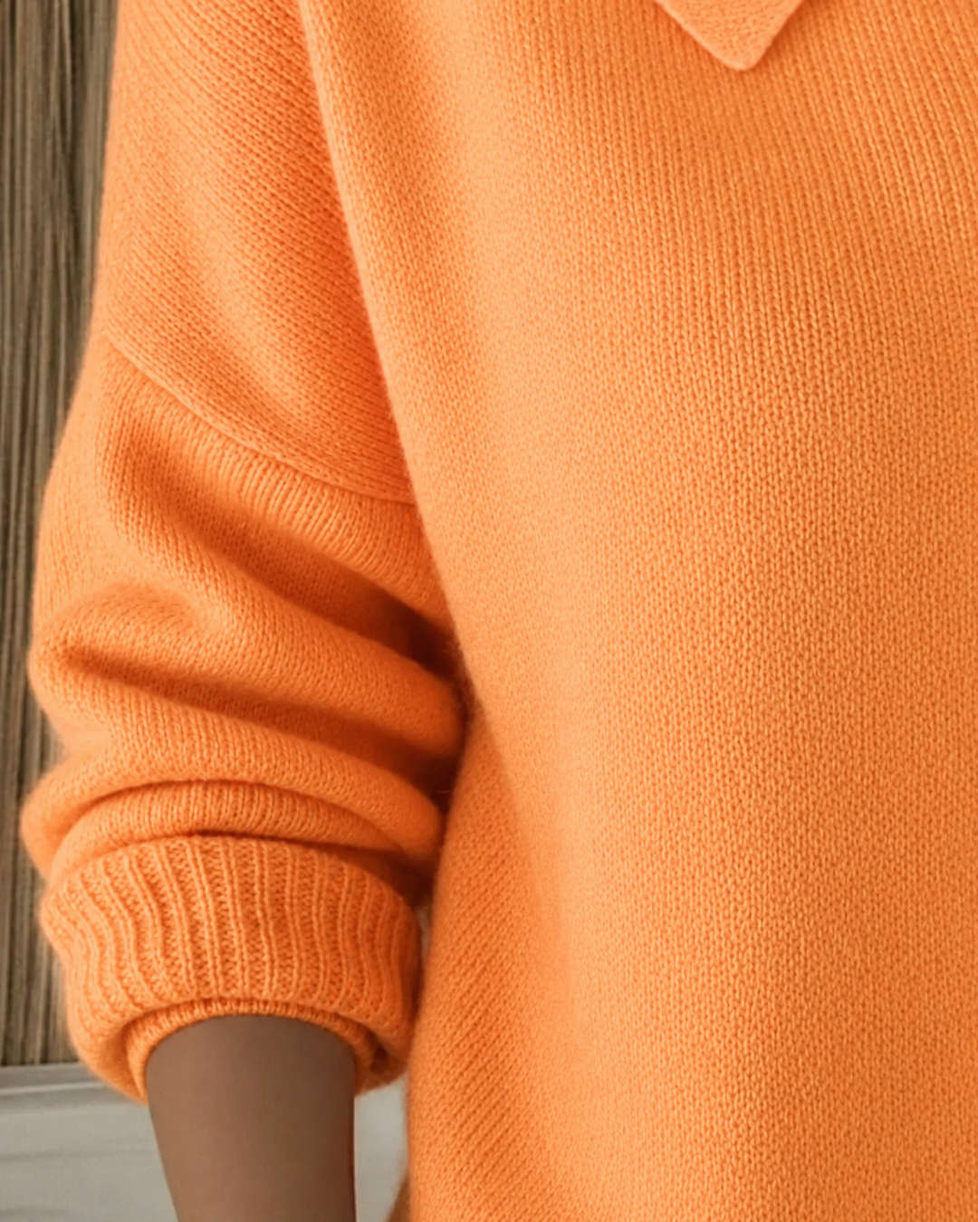Coralie Strickjacke Ärmel und Bündchen Detail in Orange