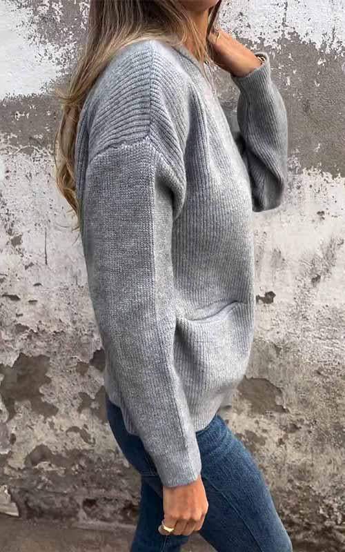Elina graue Strickjacke, Seitenansicht mit Detailblick auf Tasche