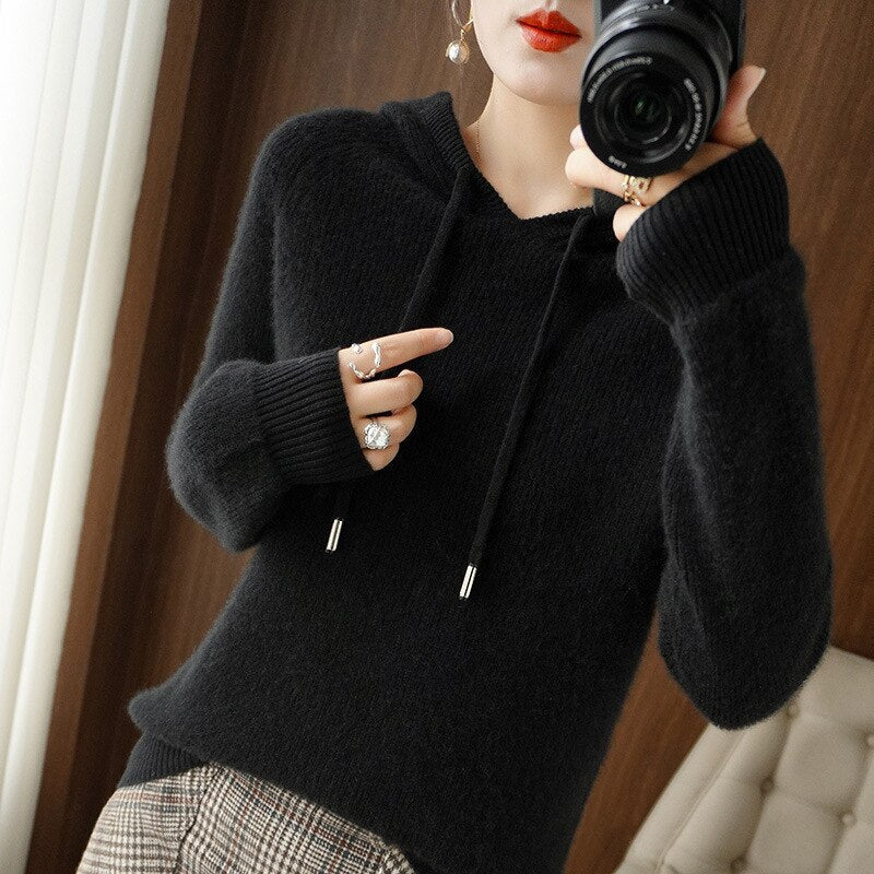 Elodie Kapuzenpullover in Schwarz, Nahaufnahme Kapuze und Ärmel