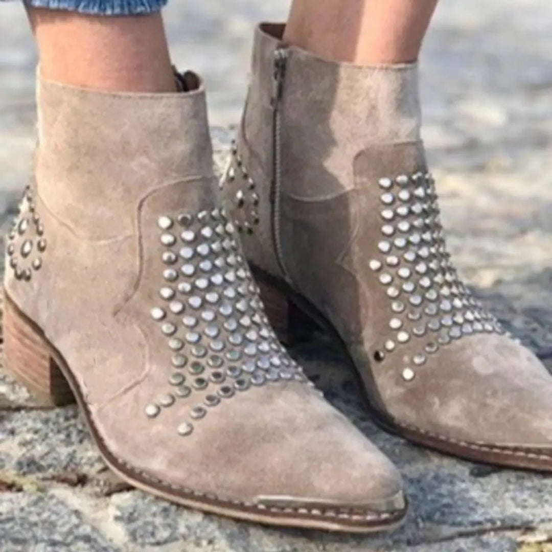 Elouise Nieten Stiefeletten Nahaufnahme mit Reissverschluss