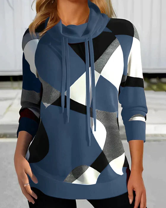 Estelle Sweatshirt mit hohem Kragen und Kontrastprint in Blau, Vorderansicht