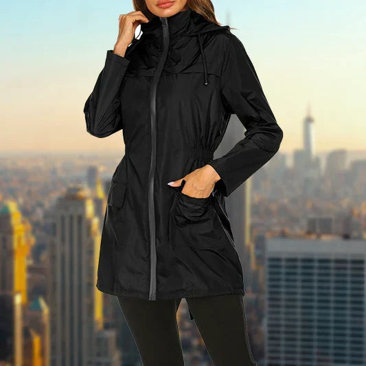 Farin schwarze Regenjacke, Nahaufnahme mit Reissverschluss und Taschen