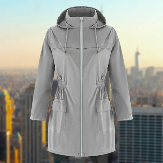 Farin graue Regenjacke freigestellt auf Kleiderpuppe