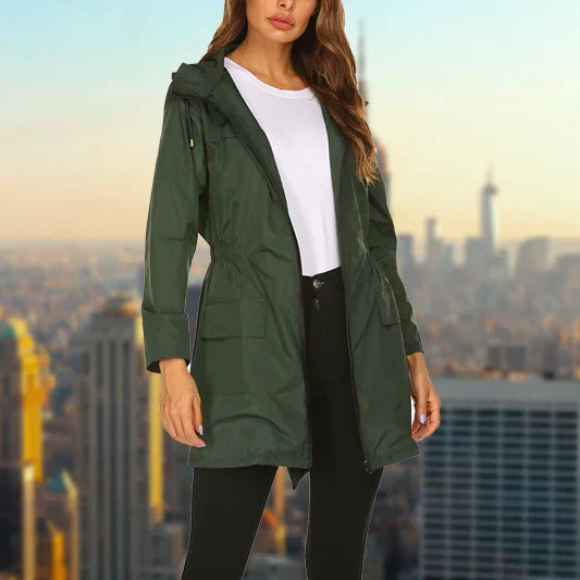 Farin dunkelgrüne Regenjacke, Vorderansicht