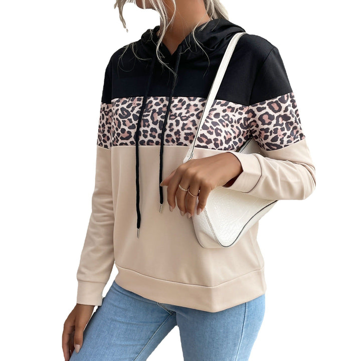 Fenja Kapuzenpullover Seitenansicht mit Handtasche
