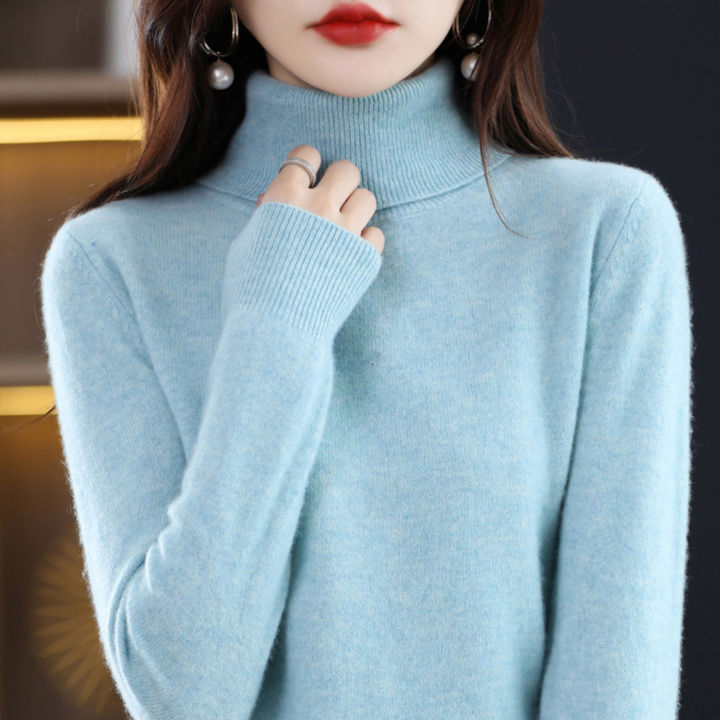 Frieda hellblauer Rollkragenpullover, Nahaufnahme Kragen