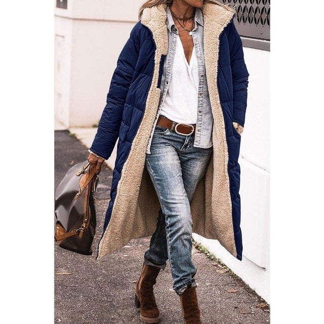 Greta marineblaue Kapuzen Longline Winterjacke Vorderansicht