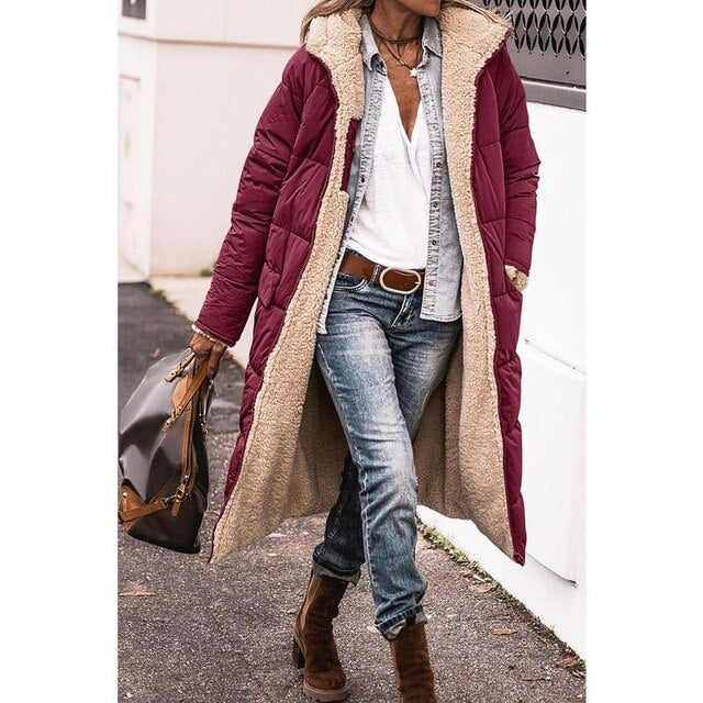 Greta weinrote Kapuzen Longline Winterjacke Vorderansicht