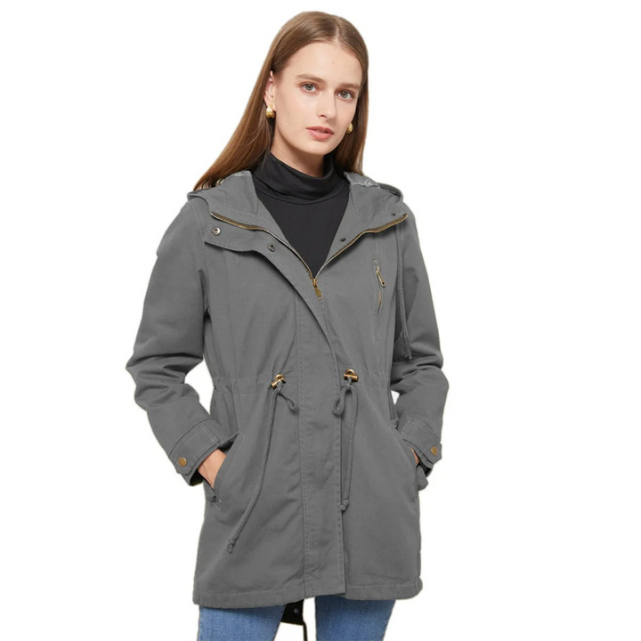 Josefine graue Winterjacke mit Kapuze, getragen