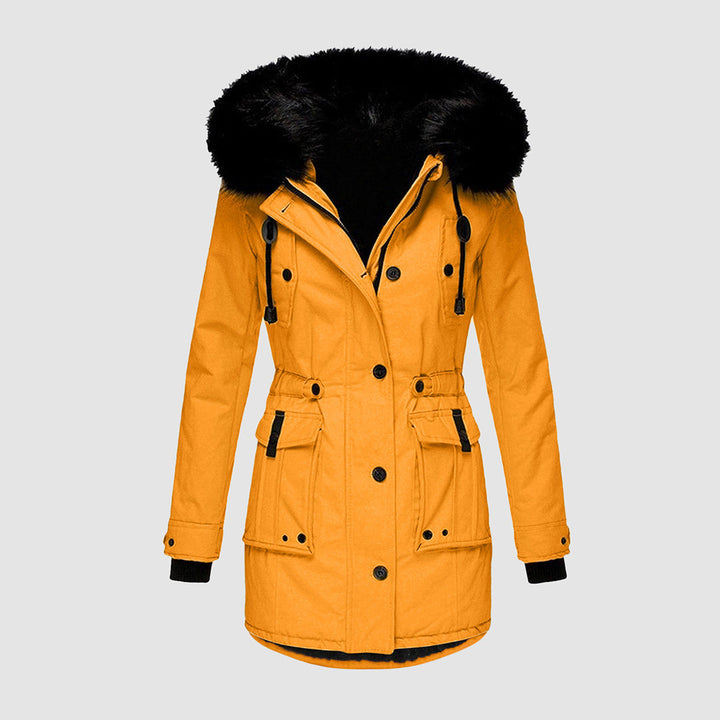 Kiara Winterjacke mit Fellkapuze in Senfgelb, Nahaufnahme