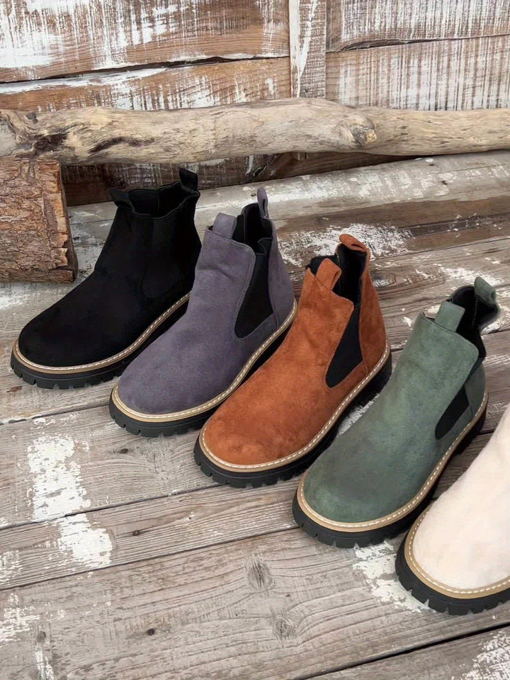 Livana Chelsea Stiefeletten in fünf Farben aufgereiht