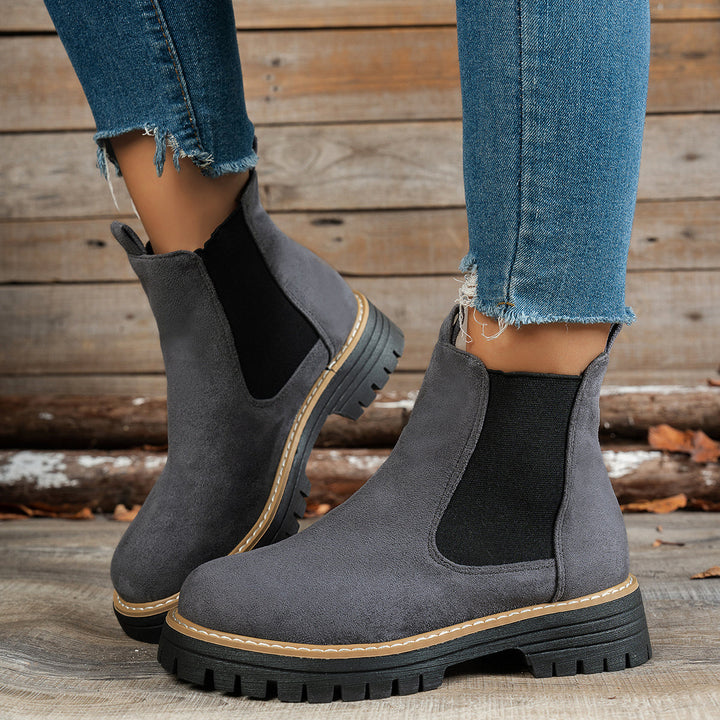Livana graue Chelsea Stiefeletten am Fuss getragen