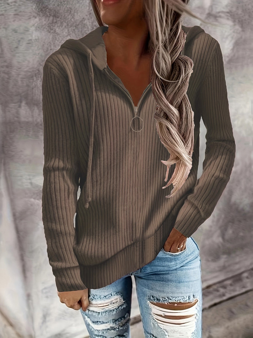 Livia Kapuzenpullover in Taupe, Vorderansicht