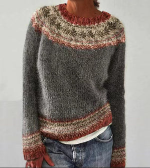 Margaux Strickpullover in Grau mit rostfarbenem Musterdetail, Vorderansicht
