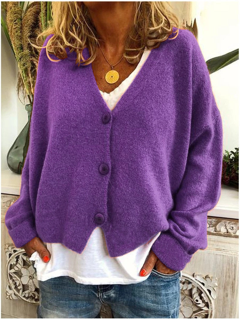 Marlise violette Strickjacke mit Knopfleiste, Nahaufnahme