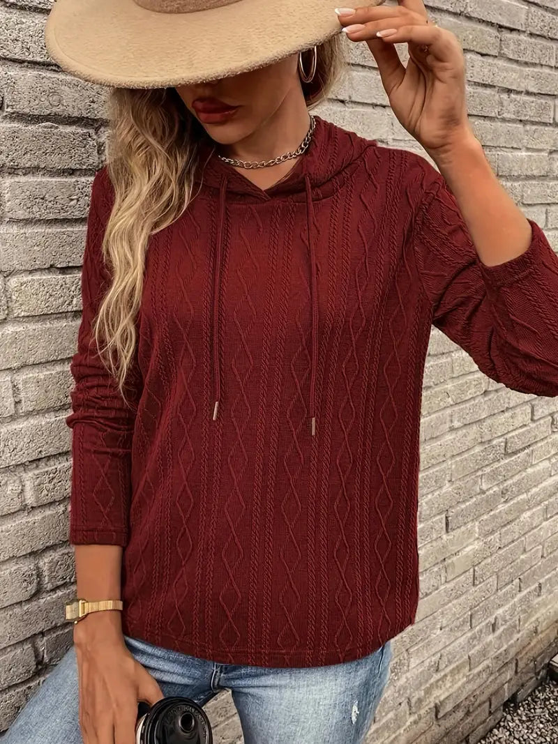 Meret Kapuzenpullover Ganzkörperansicht mit Jeans