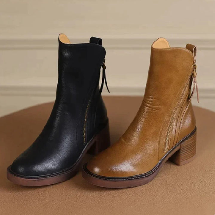Milena Ankle Boots in Braun und Schwarz nebeneinander