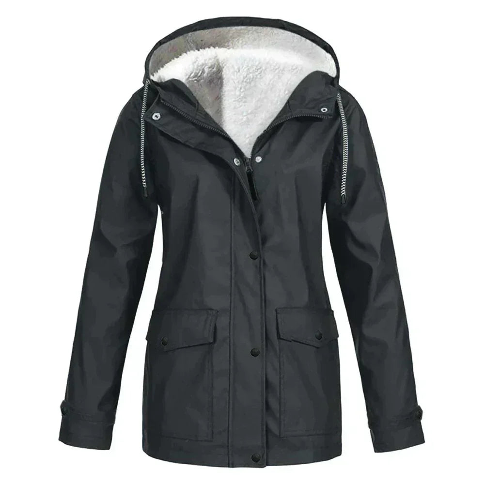 Mirja Regenjacke in Schwarz mit Fleece-Kapuze, Vorderansicht