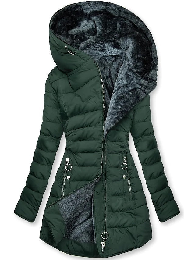 Dunkelgrüne Steppjacke mit Kunstfellkapuze, Vorderansicht