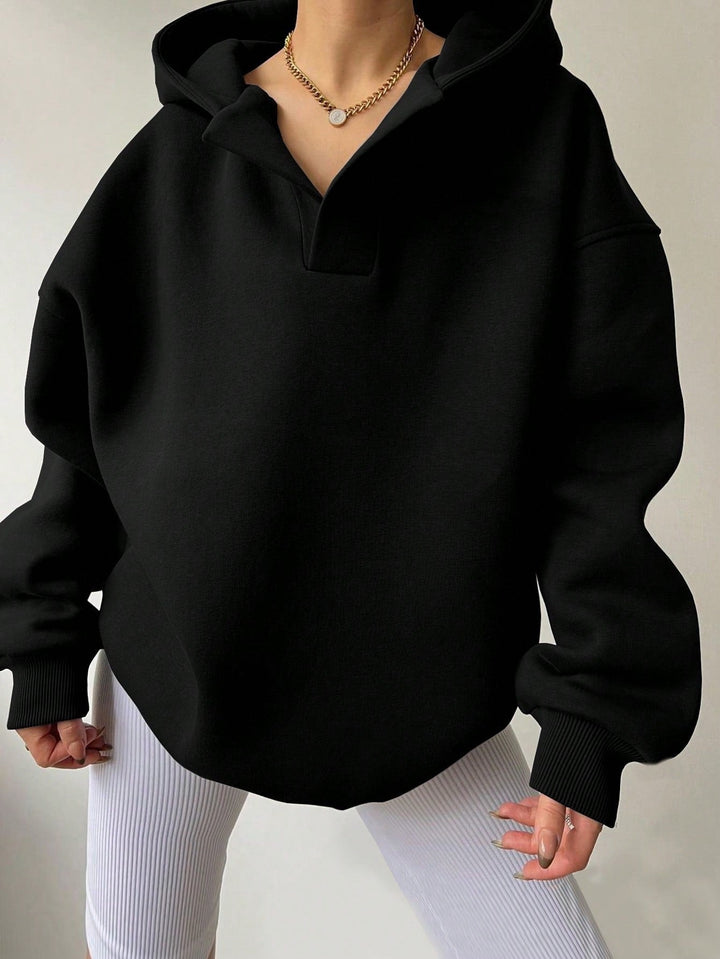 Nadja Oversized Hoodie in Schwarz, Vorderansicht