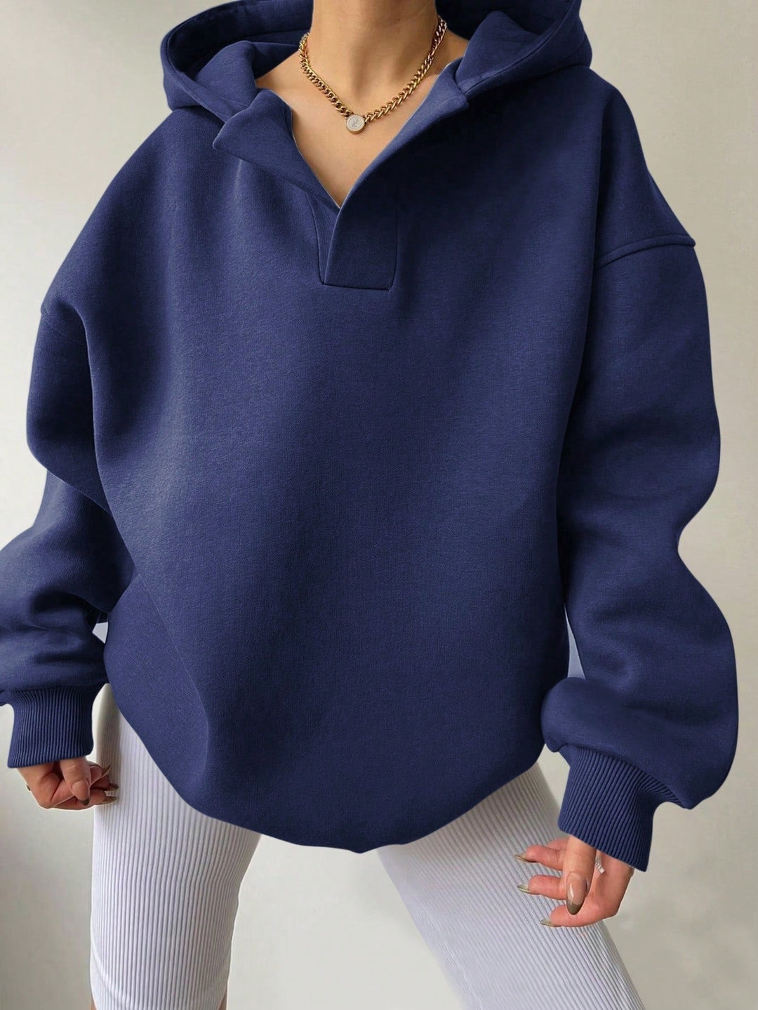 Nadja Oversized Hoodie in Dunkelblau, Vorderansicht
