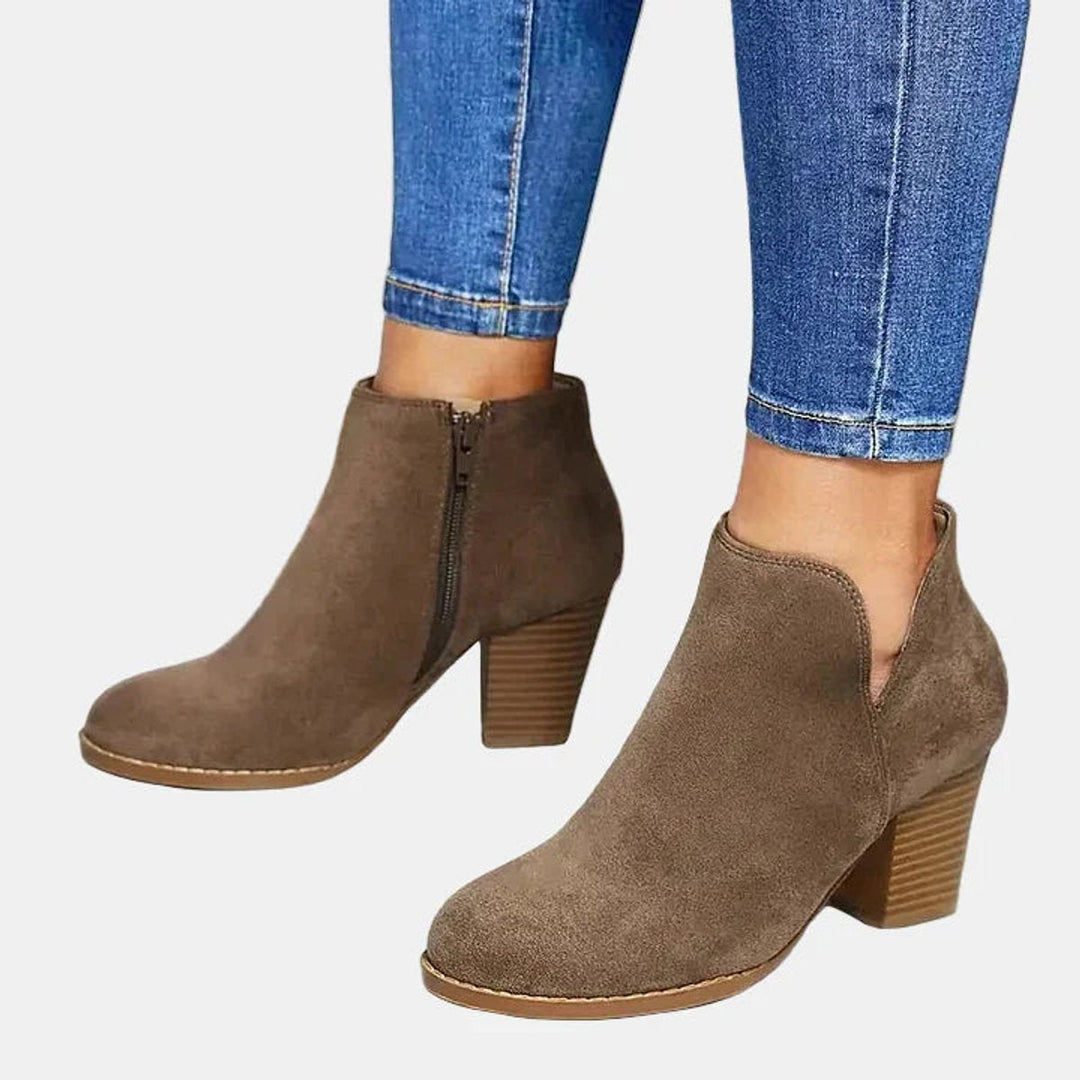 Rieke Ankle Boots mit Blockabsatz, Seitenansicht beider Schuhe