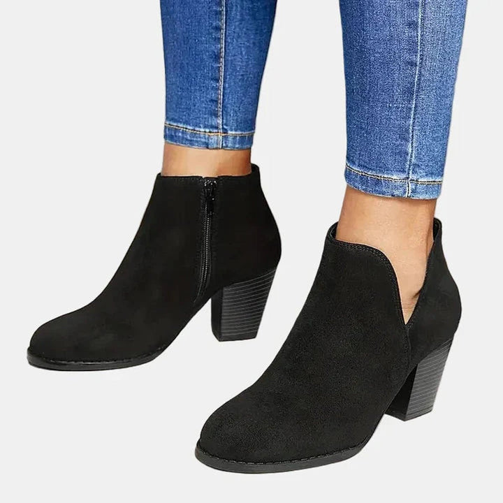 Rieke Ankle Boots in Schwarz, Seitenansicht beider Schuhe