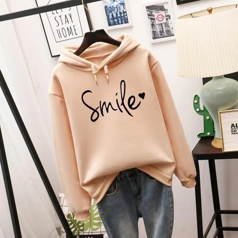 Ronja Oversized Kapuzenpullover mit Smile-Print in Aprikose, Vorderansicht