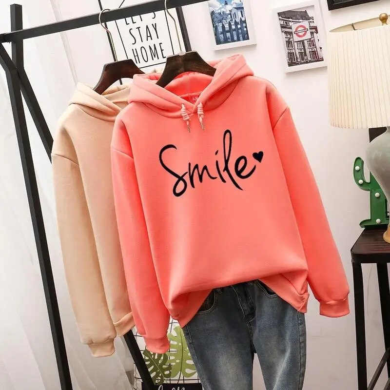 Ronja Oversized Kapuzenpullover mit Smile-Print in Rot Orange, Vorderansicht mit Farbvarianten