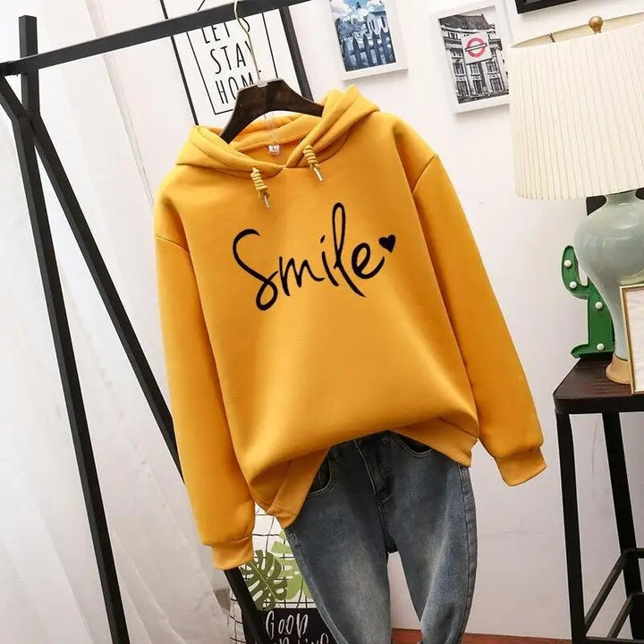 Ronja Oversized Kapuzenpullover mit Smile-Print in Gelb, Vorderansicht
