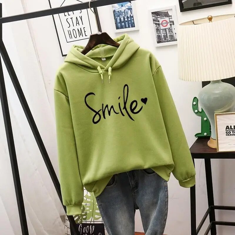 Ronja Oversized Kapuzenpullover mit Smile-Print in Grün, Vorderansicht
