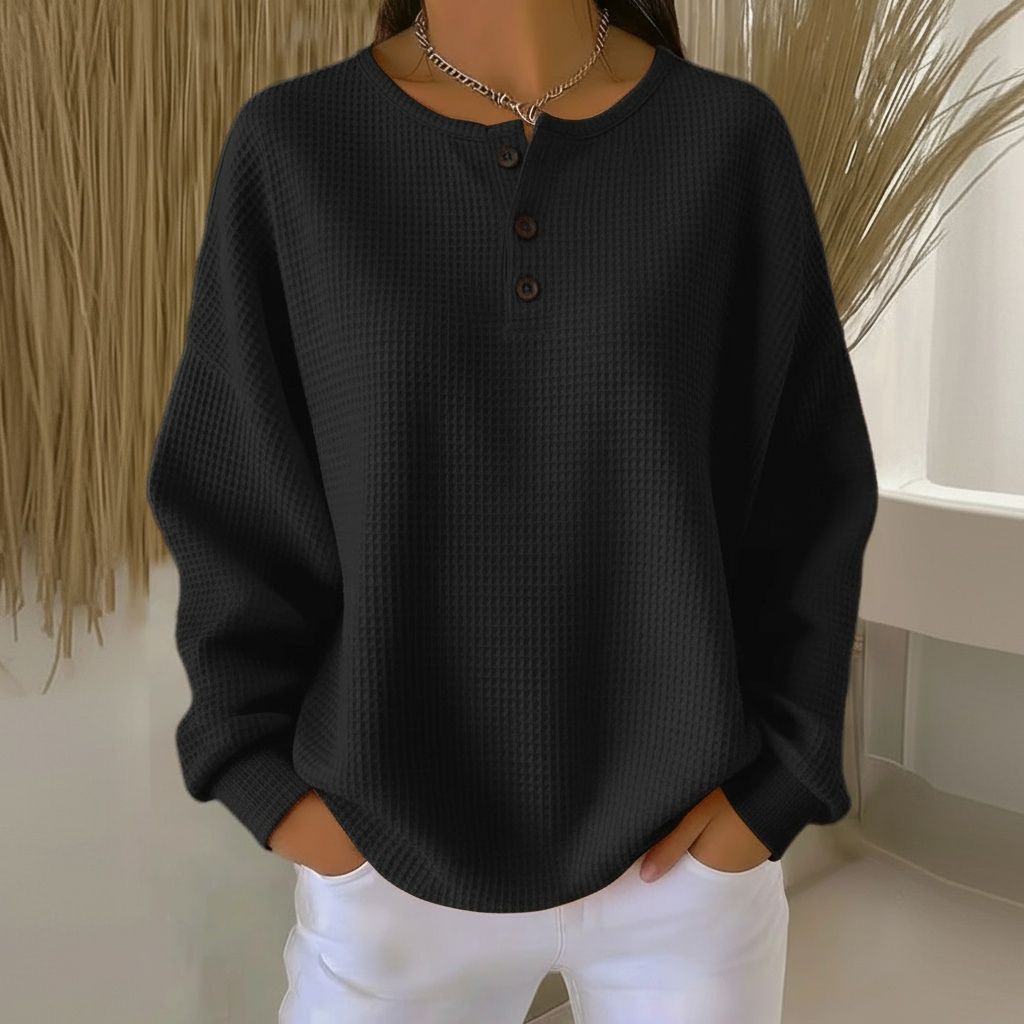 Runa schwarzer Oversize Waffelpullover mit Knopfleiste, Vorderansicht