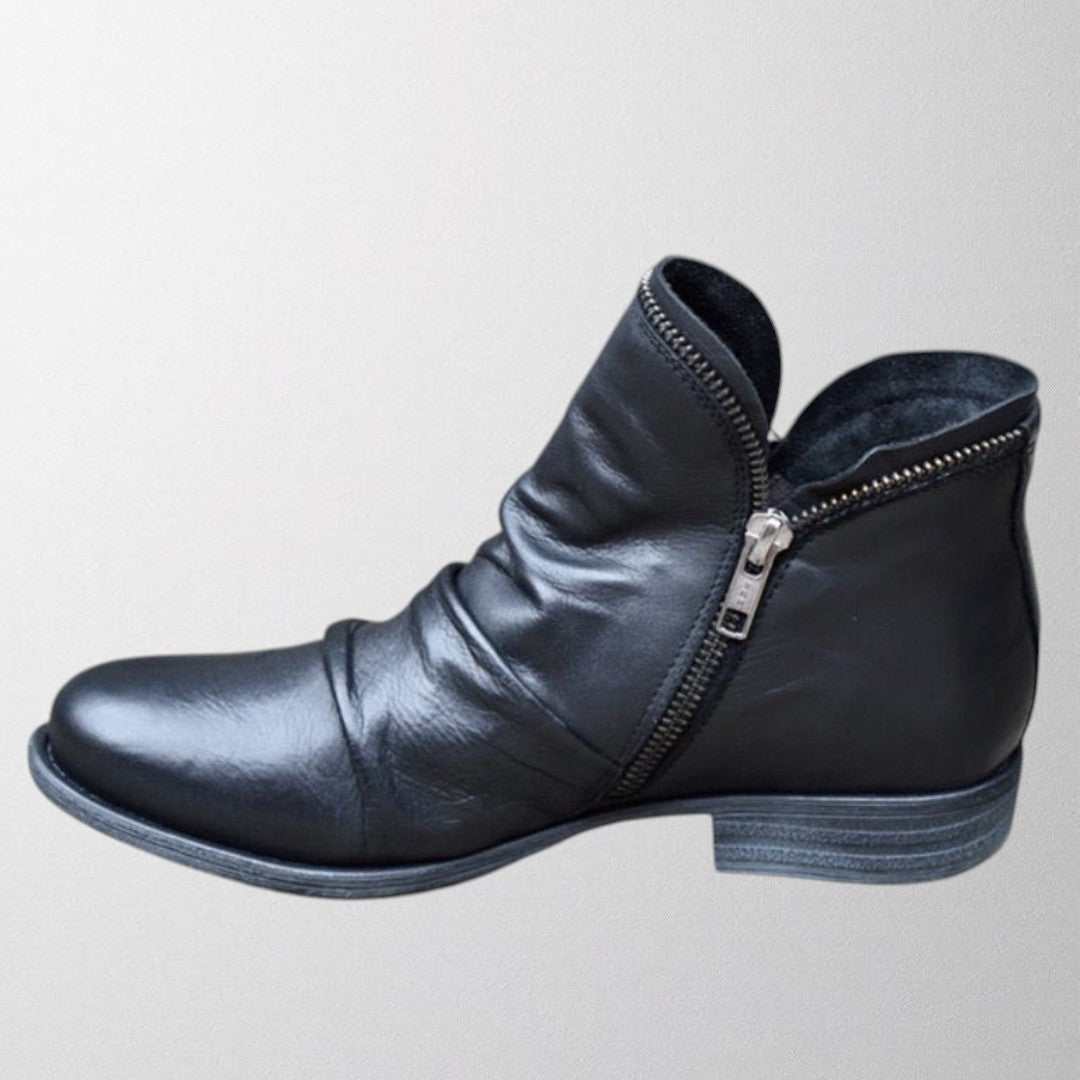 Sabine Ankle Boots in Schwarz, Seitenansicht