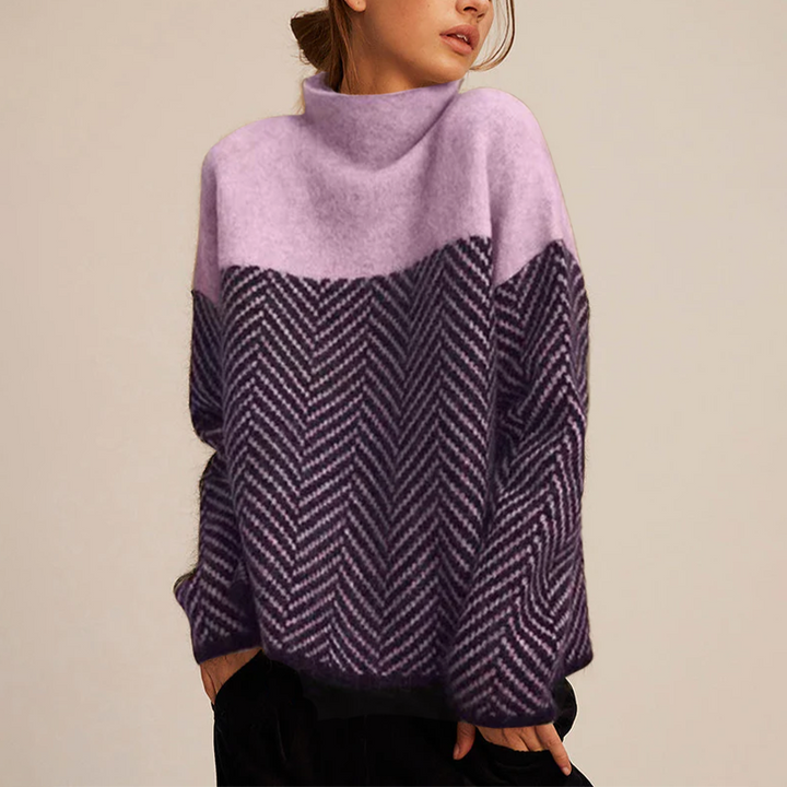 Selina Rollkragen Oversize Pullover mit Zopfmuster in Lila, Seitenansicht
