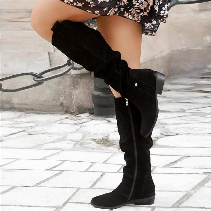 Selina Stiefel in Schwarz, Seitenansicht mit Absatzdetail