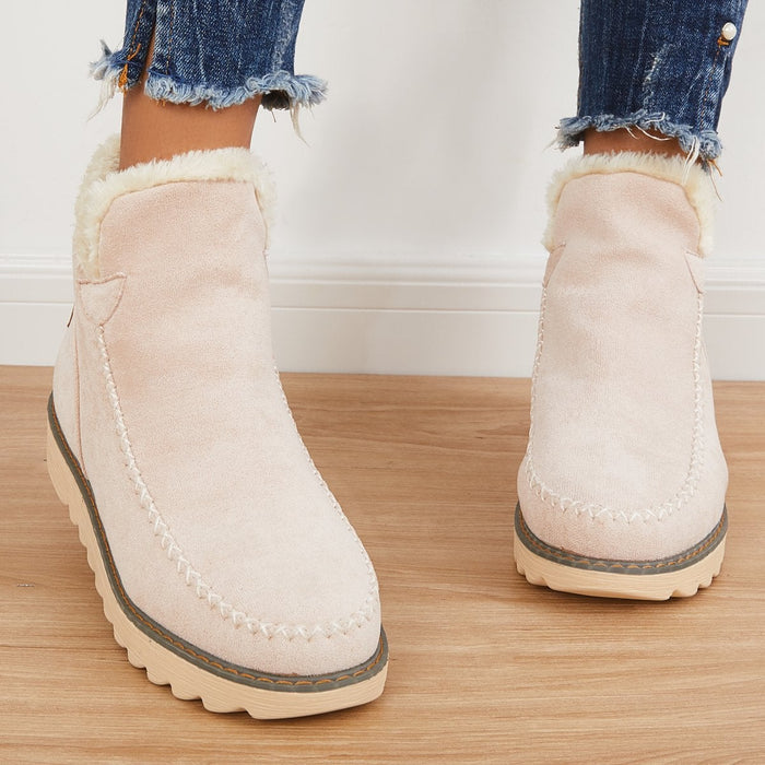 Selina Ankle Boots in Rosé, Seitenansicht getragen auf Holzboden