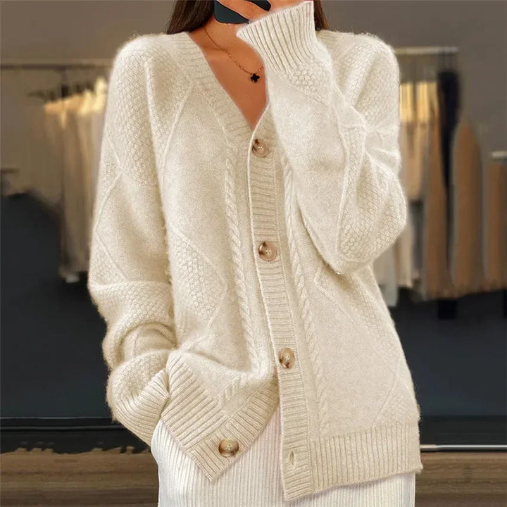 Selina Strickjacke Detailansicht in Creme