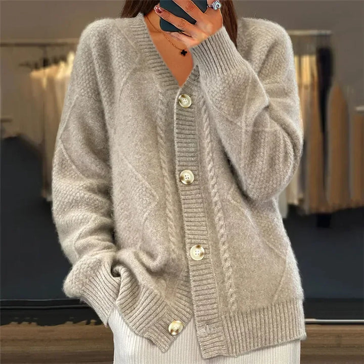 Selina Strickjacke Detailansicht in Beige
