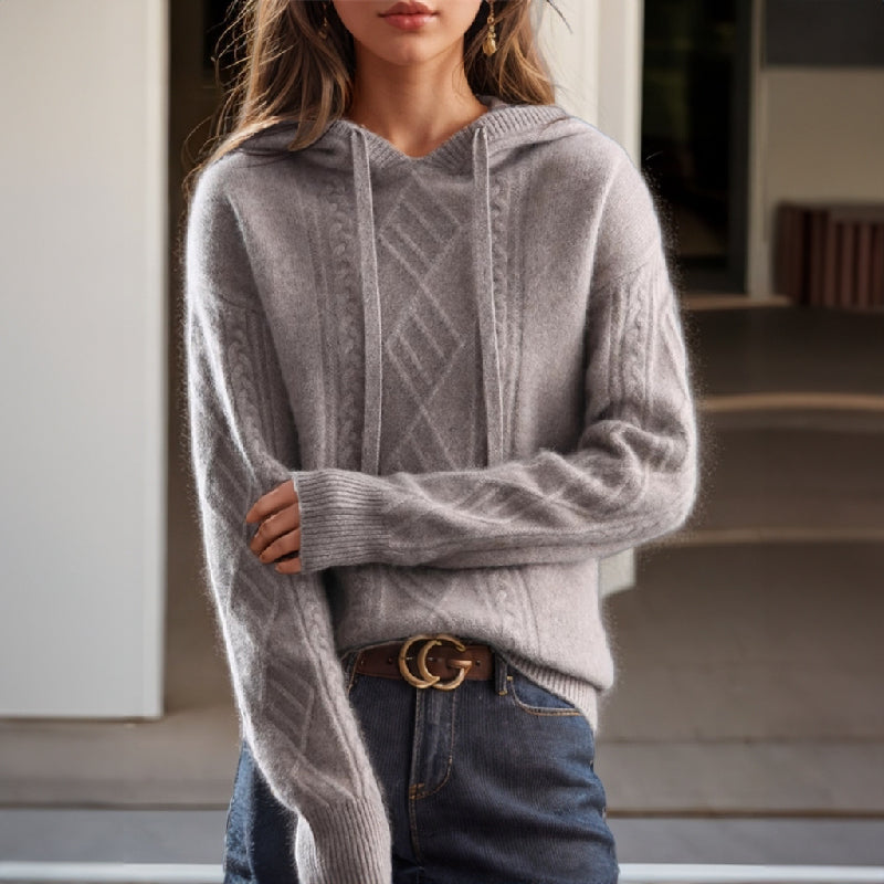 Talia Zopfstrick Kapuzenpullover in Grau, Vorderansicht