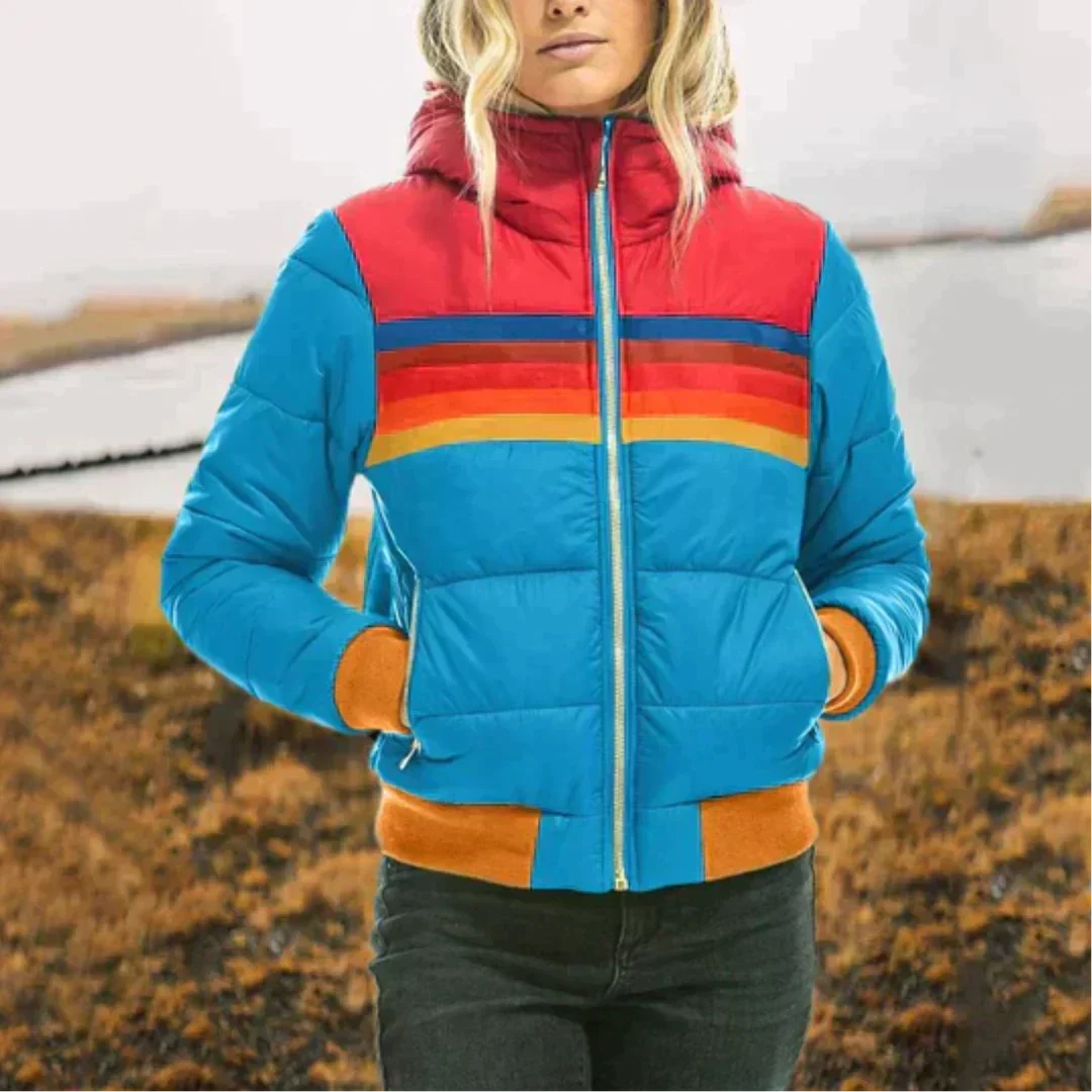 Talina Winterjacke mit Kapuze und Colorblock-Streifen, Vorderansicht in Blau-Rot