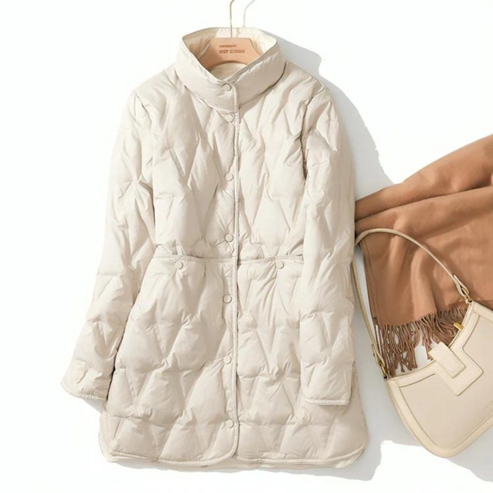 Talina Winterjacke in Cremeweiss mit Schal und Tasche kombiniert