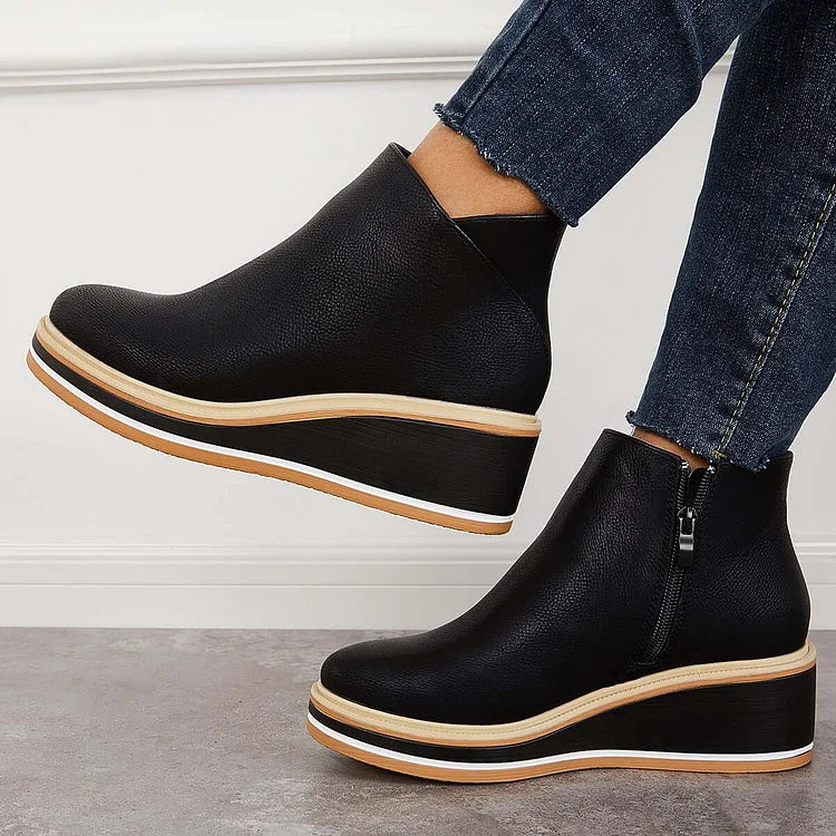 Vivienne Ankle Boots in Schwarz, hängende Fussposition