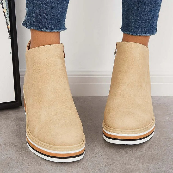 Vivienne Ankle Boots in Beige, Rückansicht getragen