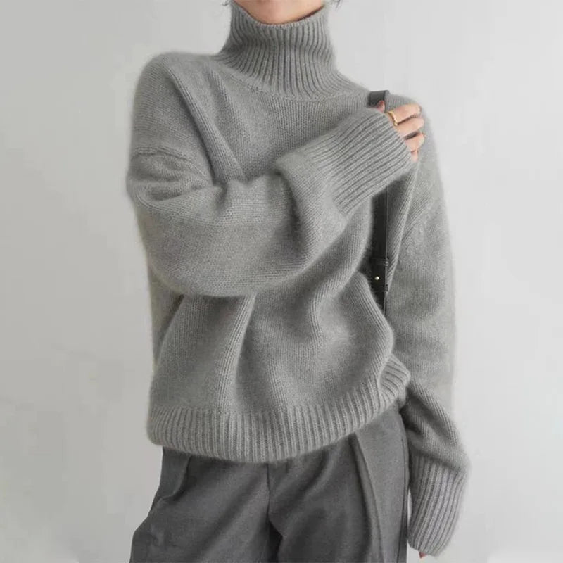Wilma Rollkragenpullover in Grau, Seitenansicht mit Tasche